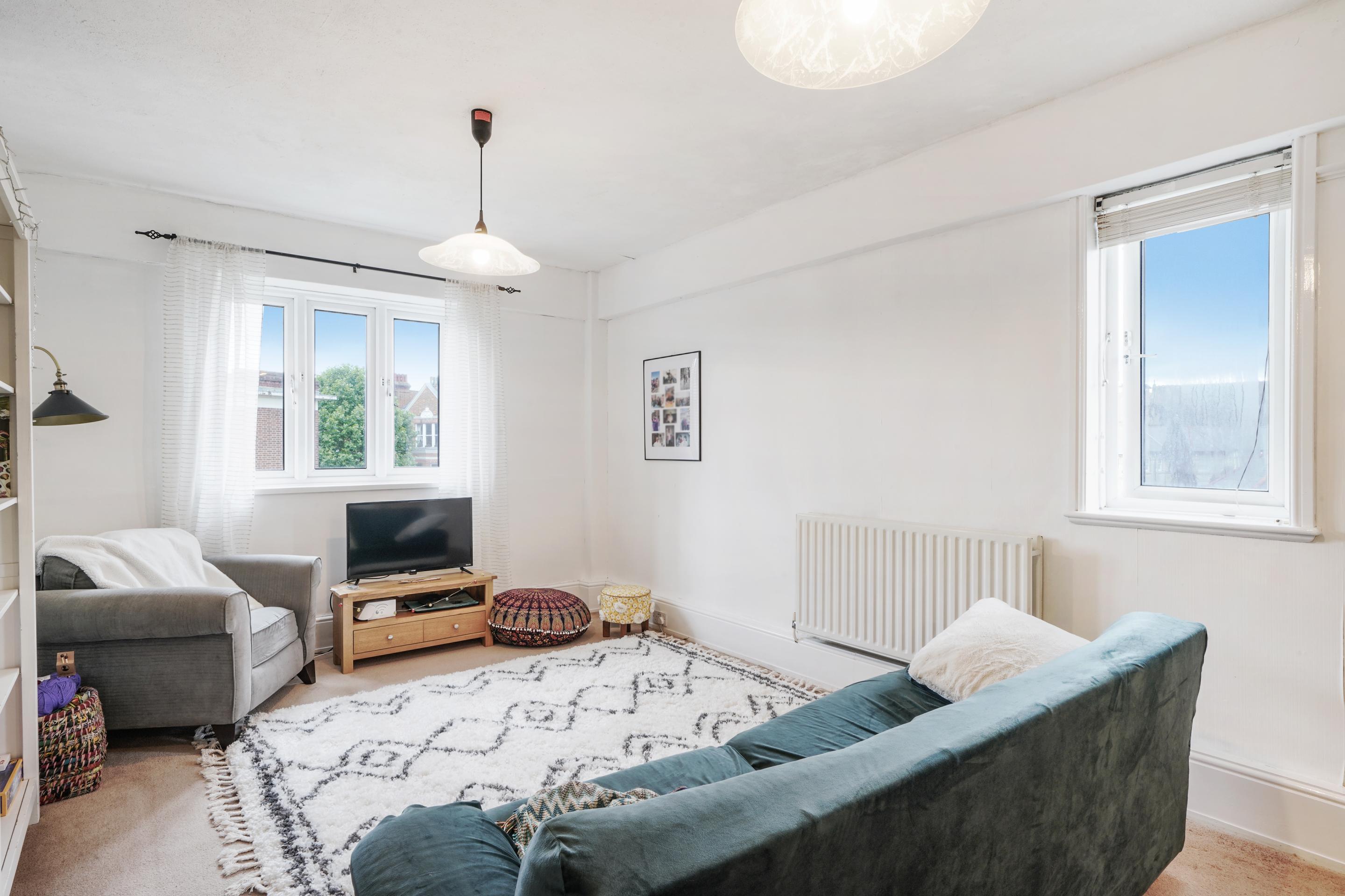 			2 Bedroom, 1 bath, 1 reception Flat			 West End Lane, West Hampstead NW6